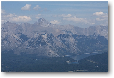 blick vom aussichtspunkt beim sulphur mountain auf lake minnewanka im banff national park, CAN