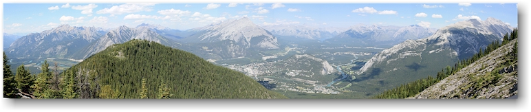 panoramablick auf banff von der aussichtsplattform beim sulphur mountain im banff national park, CAN