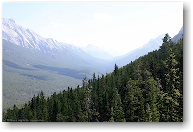 blick vom aussichtspunkt beim sulphur mountain ins spray river valley im banff national park, CAN