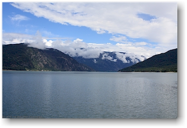 blick von der fhre auf den lower arrow lake, CAN