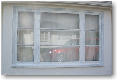 reflexion im fenster des motel 2400 in vancouver, CAN