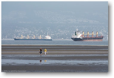 katrin und mathias auf entdeckungsreise bei der spanish bank beach, vancouver, CAN
