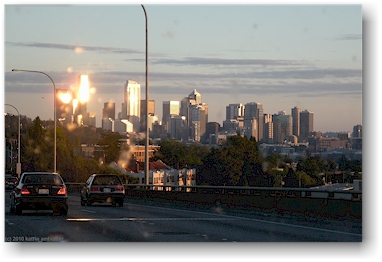 ankunft in seattle, USA bei sonnenuntergang