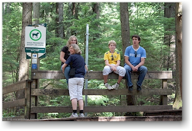 susanne, katrin, mathias und daniel im lynn canyon park bei vancouver, CAN