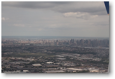 anflug auf den flughafen newark bei new york, USA