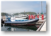 whale watching boot in tofino auf vancouver island, kanada