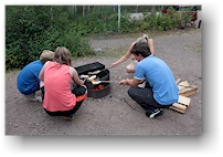 "steckenbrot" backen im tyhee lake bei smithers, CAN