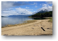 sandstrand am upper arrow lake im mc donald creek provincial park, CAN