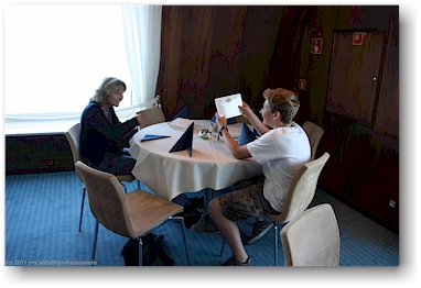 susanne und mathias im restaurant auf der faehre finnmaid