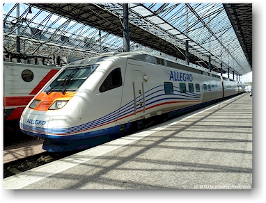 hochgeschwindigkeitszug "allegro" im hauptbahnhof rautieasema in helsinki, FI