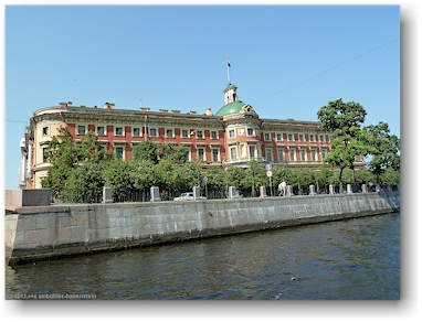 hausfassade entlang des fontanka-kanal in sankt petersburg, RU