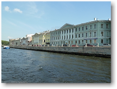 hausfassaden entlang des fontanka-kanal in sankt petersburg, RU