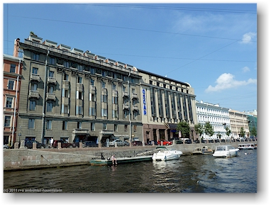 hausfassaden entlang des fontanka-kanal in sankt petersburg, RU