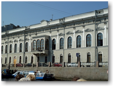 hausfassade entlang des fontanka-kanal in sankt petersburg, RU