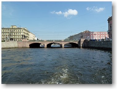bruecke des nevsky prospekt ueber den fontanka-kanal in sankt petersburg, RU