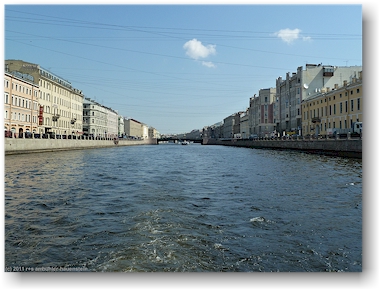 hausfassaden entlang des fontanka-kanal in sankt petersburg, RU