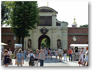 peterstor (petrovskiye vorota) in der peter-paul-festung (petropavlovskaya krepost) auf der insel zayachii ostrov in sankt petersburg, RU