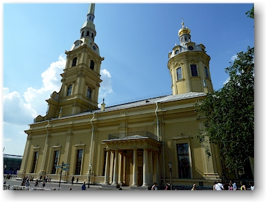 peter-paul-kathedrale (sobor svyatogo petra i pavla) in der peter-paul-festung (petropavlovskaya krepost) auf der insel zayachii ostrov in sankt petersburg, RU