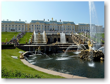 grosse kaskade vor dem grosser palast im peterhof (petrodvorets) bei sankt petersburg, RU