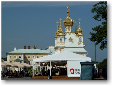 kapelle neben dem grosser palast im peterhof (petrodvorets) bei sankt petersburg, RU