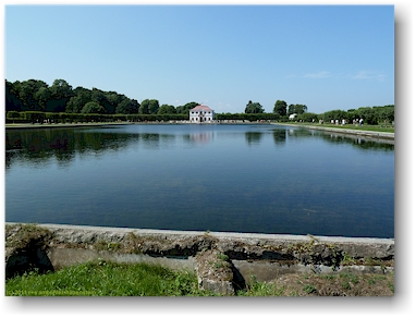 marly-palast im peterhof (petrodvorets) bei sankt petersburg, RU