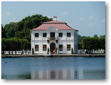 marly-palast im peterhof (petrodvorets) bei sankt petersburg, RU