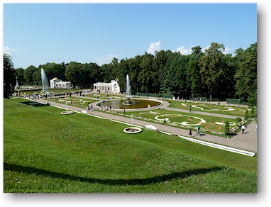 untere parkanlage hinter dem grossen palast im peterhof (petrodvorets) bei sankt petersburg, RU
