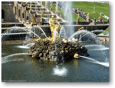 samsonbrunnen vor dem grosser palast im peterhof (petrodvorets) bei sankt petersburg, RU