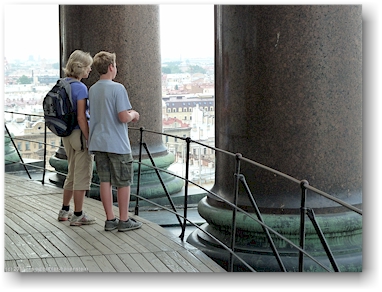 was susanne und mathias wohl gerade entdeckt haben auf dem dom der isaakskathedrale (isaakievsky sobor) in sankt petersburg, RU ?