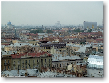 blick vom dom der isaakskathedrale (isaakievsky sobor) auf die dreifaltigkeitskathedrale (troitskiy sobor, links) und die nikolaus und erscheinung des herrn kathedrale (nikolsky sobor, rechts) in sankt petersburg, RU