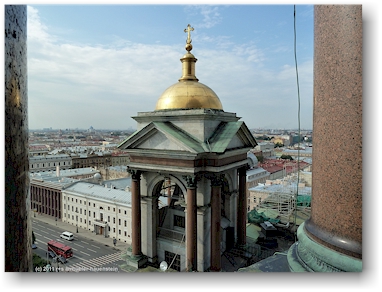 eines der seitentuermchen der isaakskathedrale (isaakievsky sobor) in sankt petersburg, RU