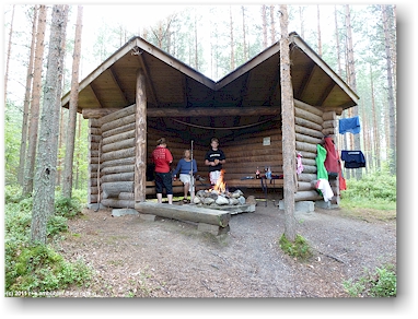 schutzhuette beim rastplatz kyrsyae an der eichhoernchen-route (oravareitti) zwischen juva und sulkava, FI