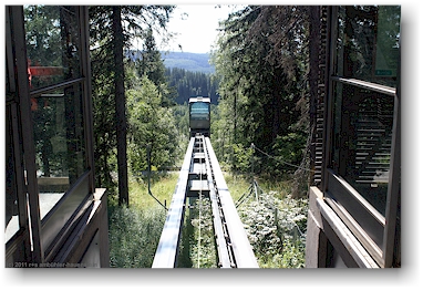 standseilbahn mit neigungsanpassung zwischen parkplatz und besucherzentrum im nationalpark kolin kansallispuisto, FI