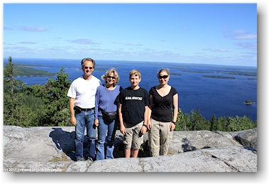 die ambis auf ukko-koli mit dem pielinen im hintergrund im nationalpark kolin kansallispuisto, FI