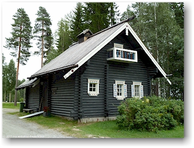 wohnhaus in traditionellem karelischem stil bei nurmes, FI