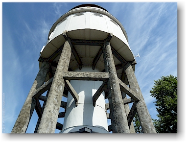 wasserturm auf einem kleinen huegel im stadtzentrum von mikkeli, FI