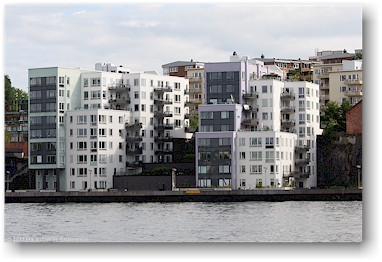 moderne wohnhaeuser am ufer des saltsjoen in stockholm, SE