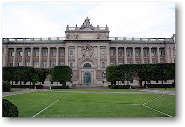 park und front des reichtagsgebaeude in stockholm, SE