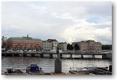stroembron und haeuserfront am stroemmen in stockholm, SE