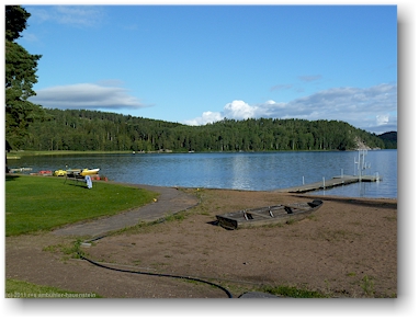 sandstrand am ufer des oevre foellingen beim pinnarp camping bei kisa, SE