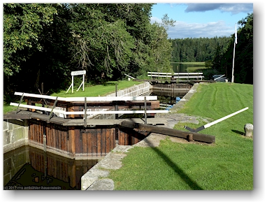 die schleuse bei sturefors, SE ueberwindet gut 3 hoehenmeter