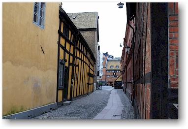 schmale gasse in der gamla staden (altstadt) von malmoe, SE