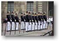wachabloesung im schlosshof von stockholm