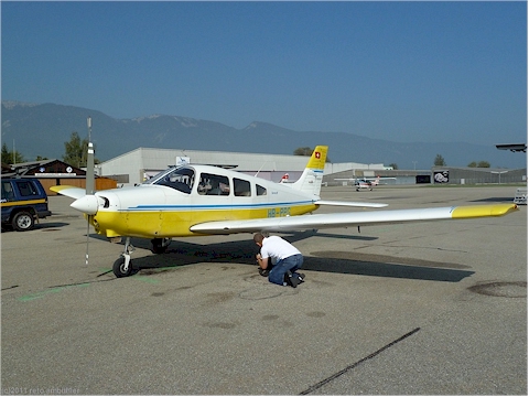 14:43 vor jedem start wird das flugzeug genau inspiziert