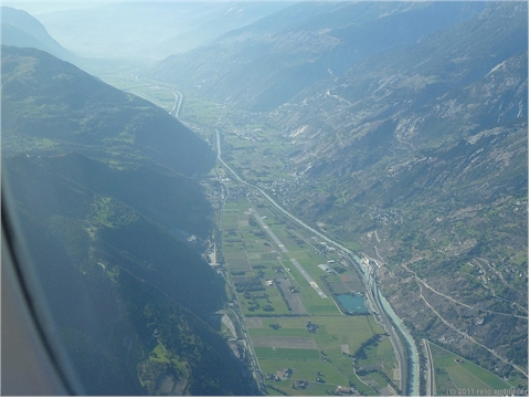 16:32 flugfeld bei raron