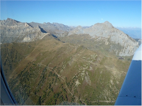 16:54 schon versperren die berge die sicht