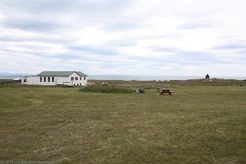 blick von unserem zelt auf dem campingplatz arnarstapi richtung kueste