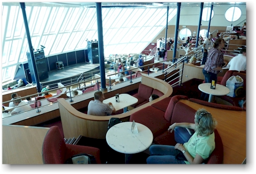 bequeme sitznischen in der cafeteria der superstar