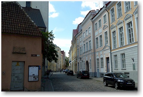 strasse in der altstadt von tallinn