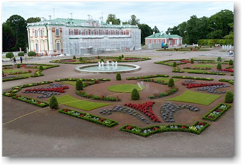 schloss und schlosspark im kadrioru park in tallinn